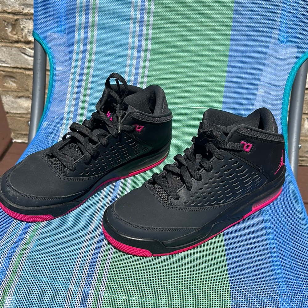 Girls basketball shoes, 6Y fairly good condition